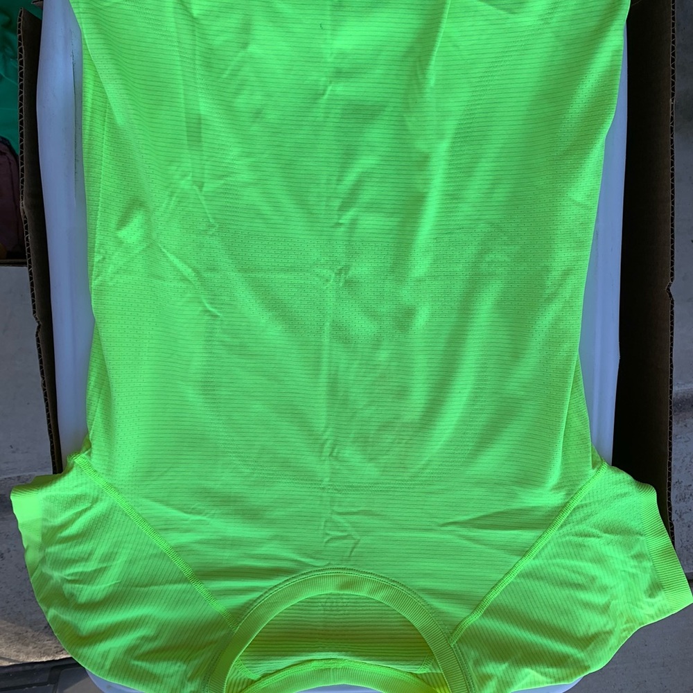 neon yellow lululemon top